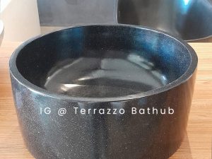 WR 03 Hitam