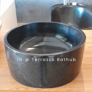 WR 03 Hitam