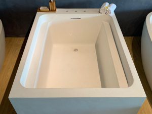 TB 27 - Amora Tub