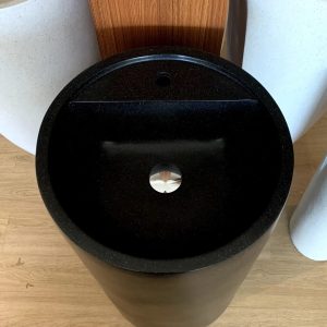 WR 12 Black